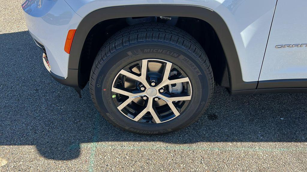 new 2025 Jeep Grand Cherokee L car, priced at $41,576