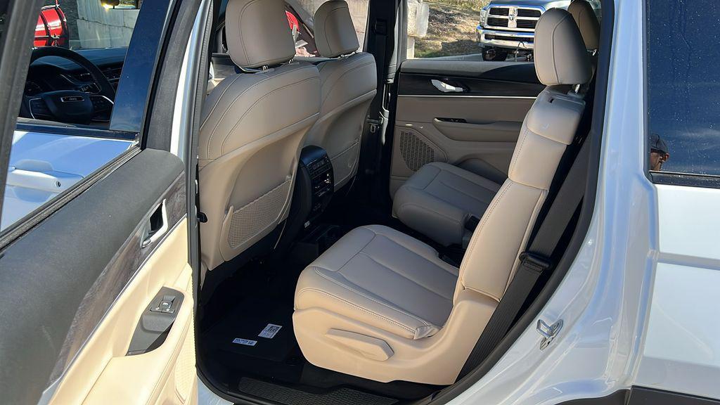 new 2025 Jeep Grand Cherokee L car, priced at $41,576