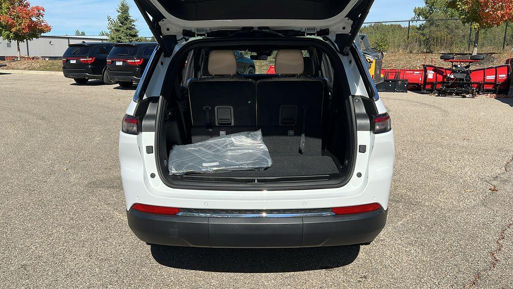 new 2025 Jeep Grand Cherokee L car, priced at $41,576