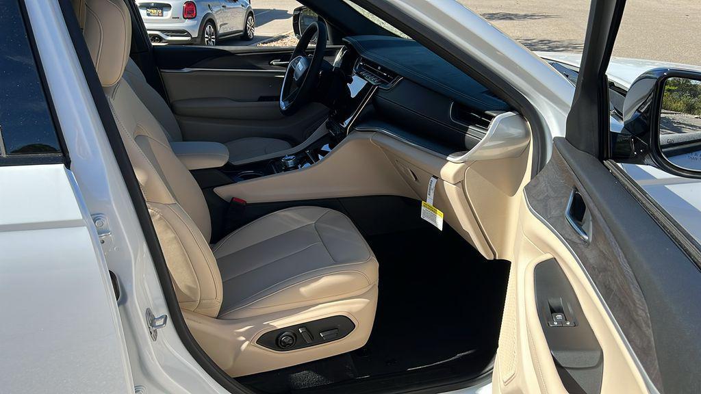 new 2025 Jeep Grand Cherokee L car, priced at $41,576