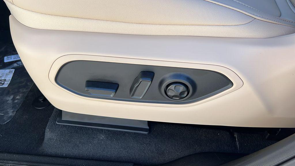 new 2025 Jeep Grand Cherokee L car, priced at $41,576