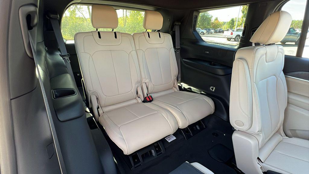 new 2025 Jeep Grand Cherokee L car, priced at $41,576