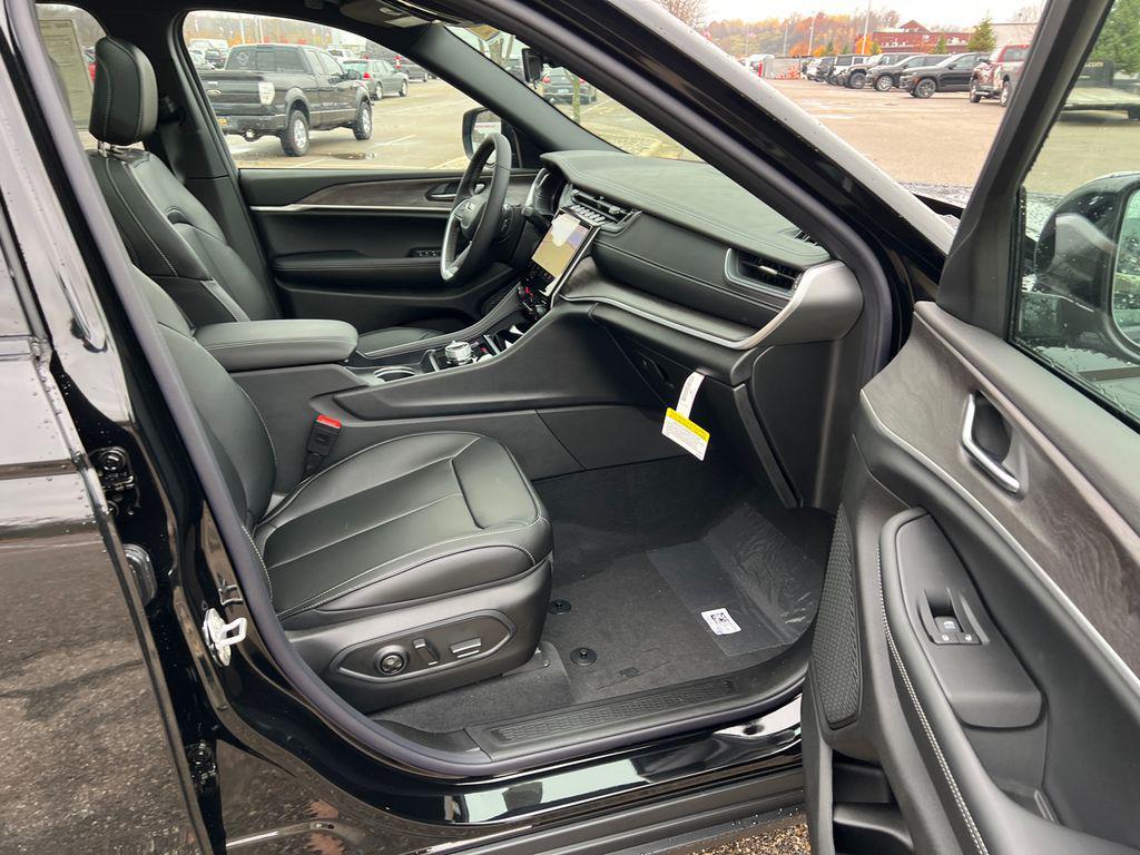 new 2025 Jeep Grand Cherokee car, priced at $46,308