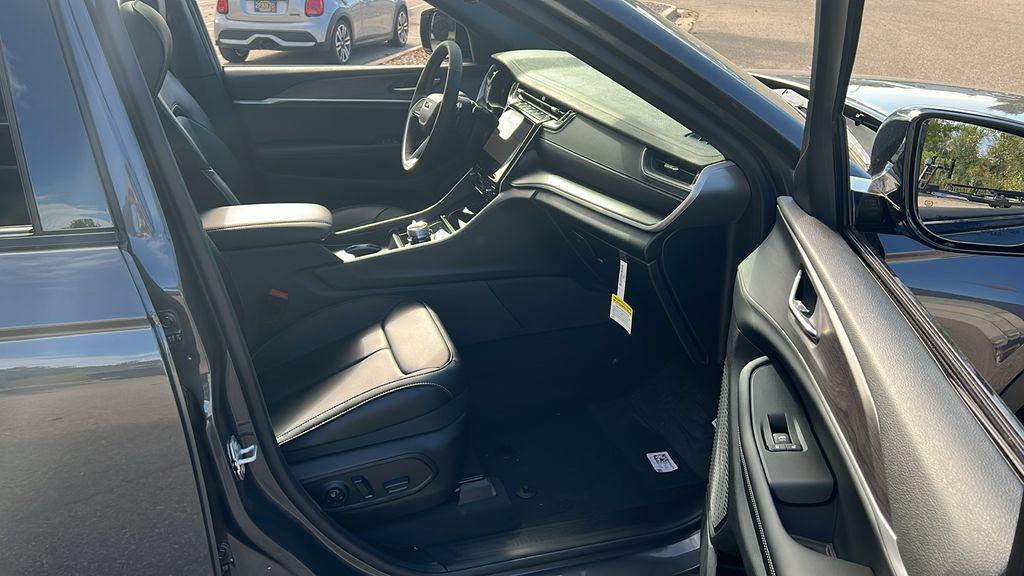 new 2025 Jeep Grand Cherokee L car, priced at $46,822