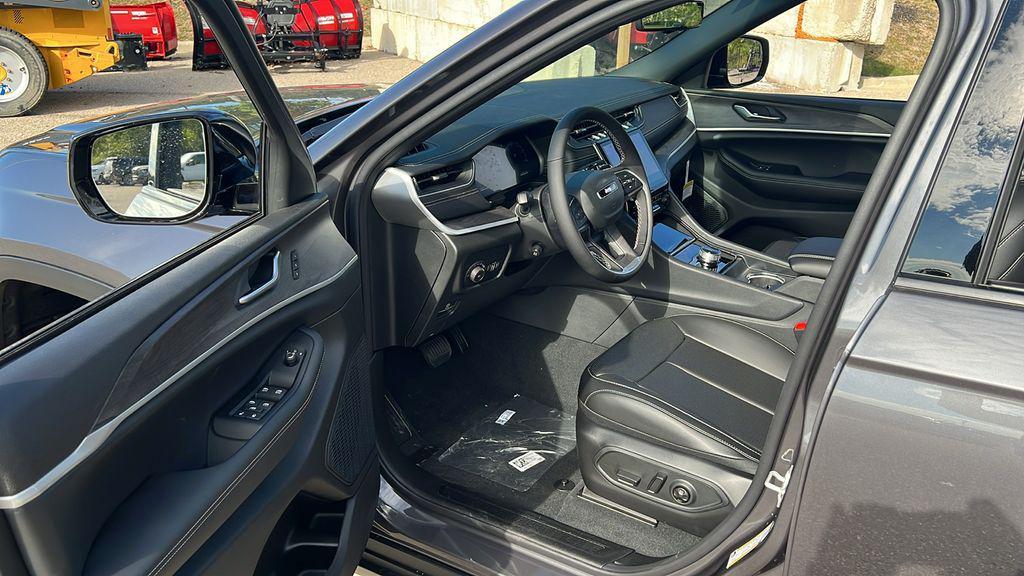new 2025 Jeep Grand Cherokee L car, priced at $46,822