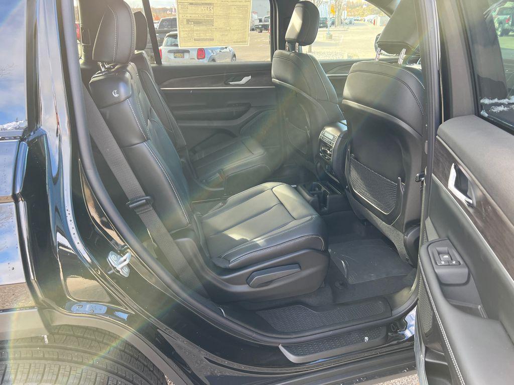 new 2025 Jeep Grand Cherokee L car, priced at $49,357