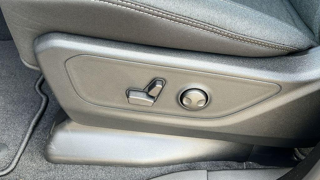 new 2025 Ram 1500 car, priced at $40,721