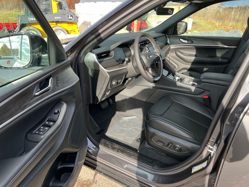 new 2025 Jeep Grand Cherokee L car, priced at $48,505