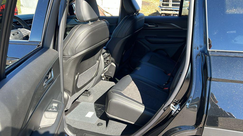 new 2025 Jeep Grand Cherokee car, priced at $39,873