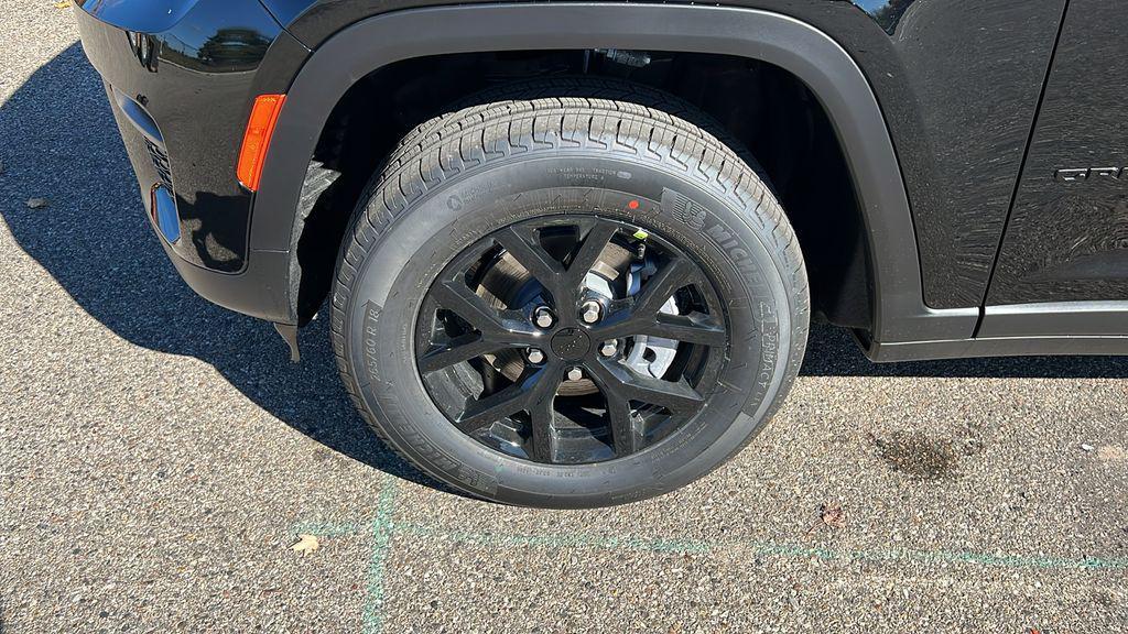 new 2025 Jeep Grand Cherokee car, priced at $39,873