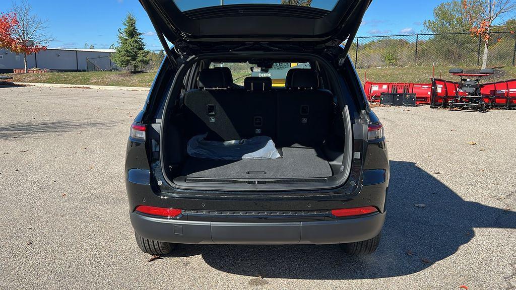 new 2025 Jeep Grand Cherokee car, priced at $39,873