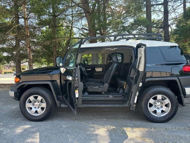 used 2007 Toyota FJ Cruiser car, priced at $10,500