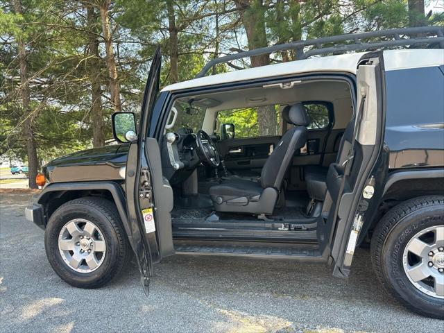 used 2007 Toyota FJ Cruiser car, priced at $10,500