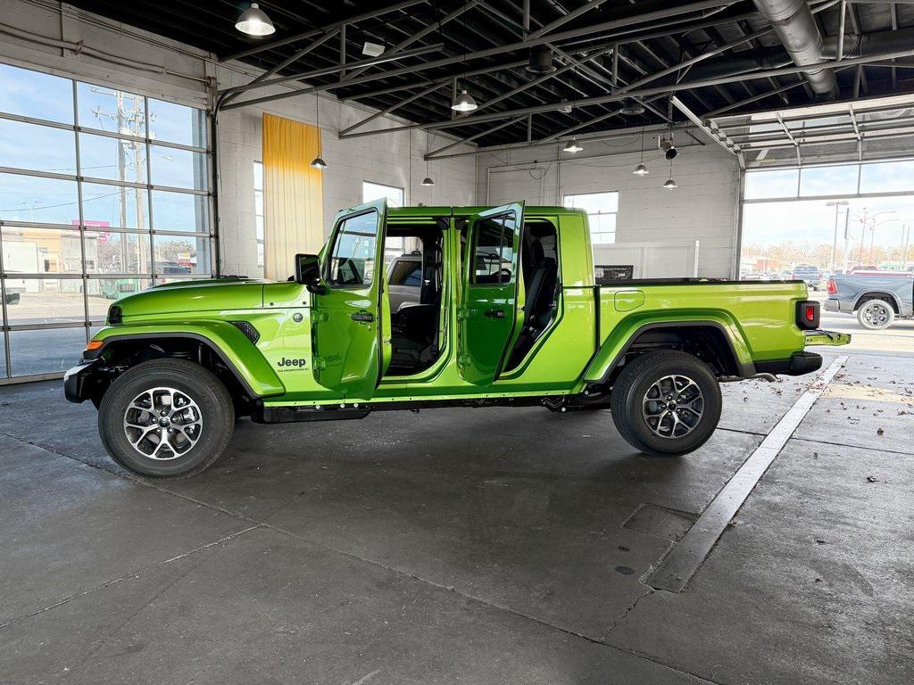 new 2026 Jeep Gladiator car, priced at $47,886