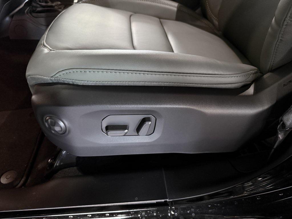 new 2025 Jeep Gladiator car, priced at $54,668