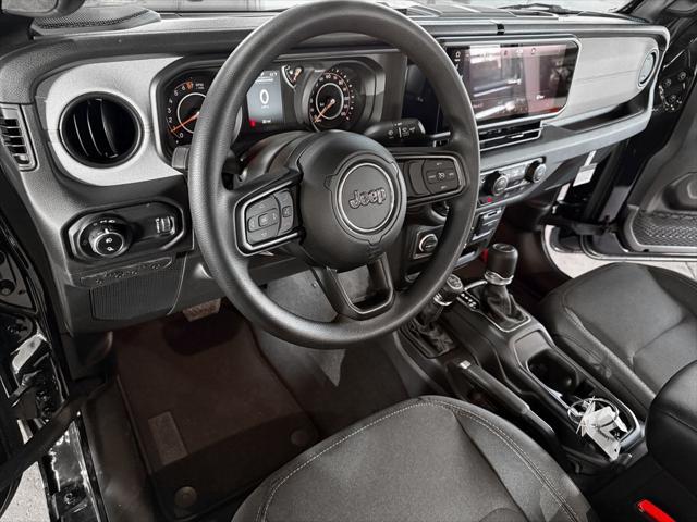 new 2025 Jeep Gladiator car, priced at $39,667