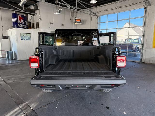 new 2025 Jeep Gladiator car, priced at $39,667