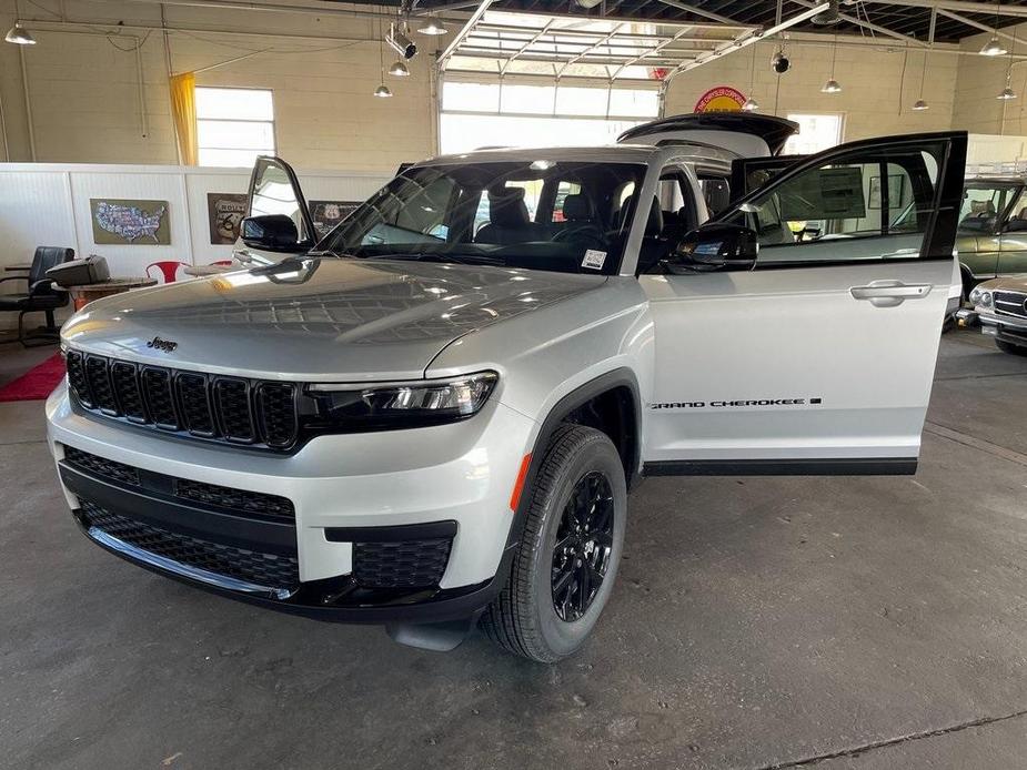 new 2024 Jeep Grand Cherokee L car, priced at $41,778