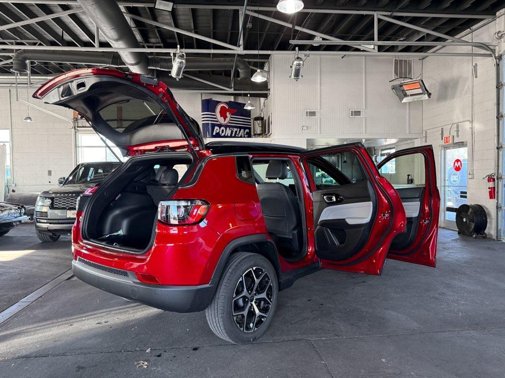 new 2025 Jeep Compass car, priced at $31,778