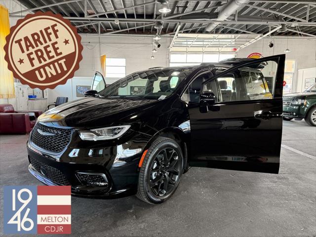 new 2025 Chrysler Pacifica car, priced at $45,778
