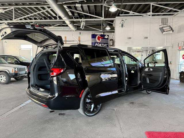 new 2025 Chrysler Pacifica car, priced at $47,667