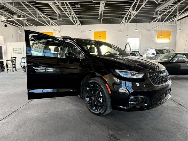 new 2025 Chrysler Pacifica car, priced at $47,667