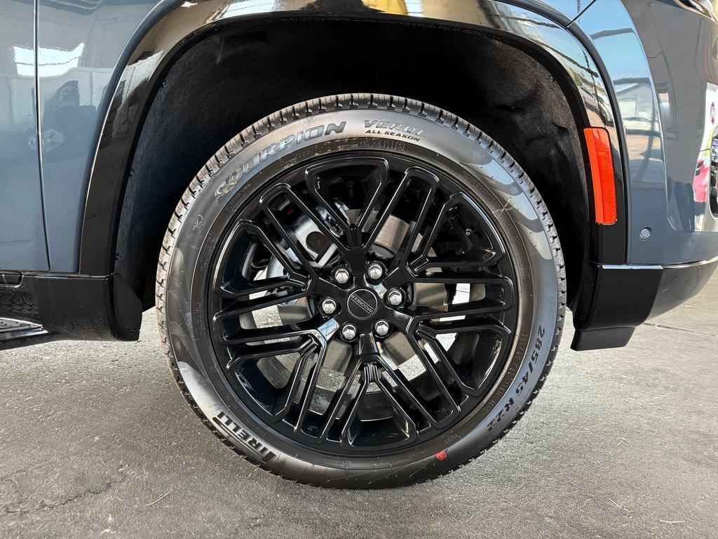 new 2025 Jeep Wagoneer car, priced at $69,998