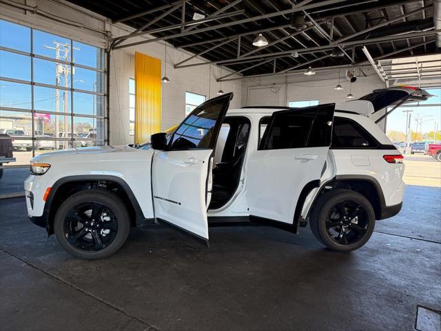 new 2024 Jeep Grand Cherokee car, priced at $43,667