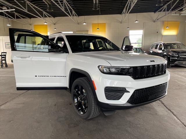 new 2024 Jeep Grand Cherokee car, priced at $38,877