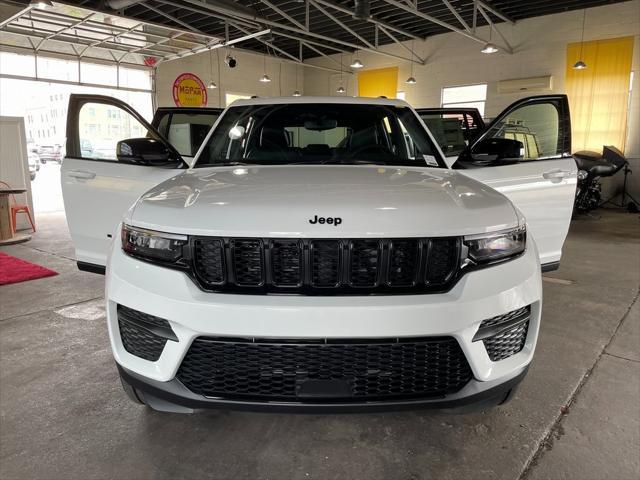 new 2024 Jeep Grand Cherokee car, priced at $38,877