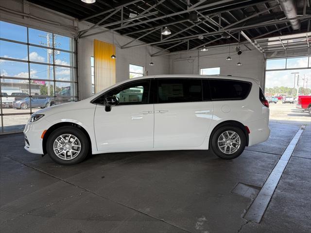 new 2025 Chrysler Pacifica car, priced at $39,906