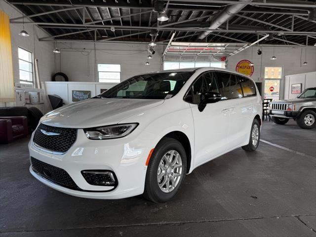 new 2025 Chrysler Pacifica car, priced at $39,906