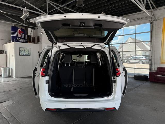 new 2025 Chrysler Pacifica car, priced at $39,906