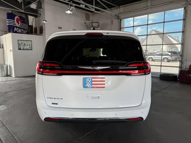 new 2025 Chrysler Pacifica car, priced at $39,906