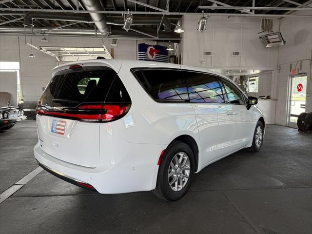 new 2025 Chrysler Pacifica car, priced at $39,906