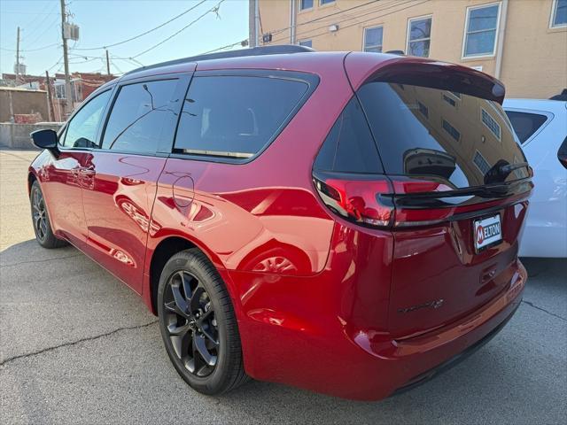 new 2025 Chrysler Pacifica car, priced at $44,778