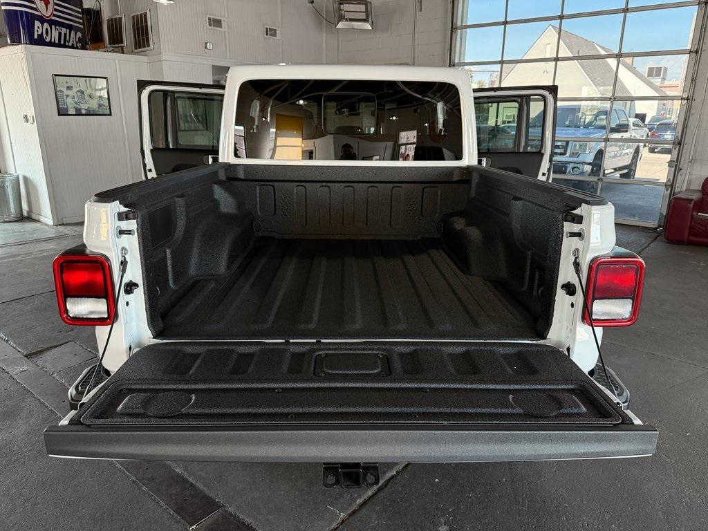 new 2025 Jeep Gladiator car, priced at $41,860