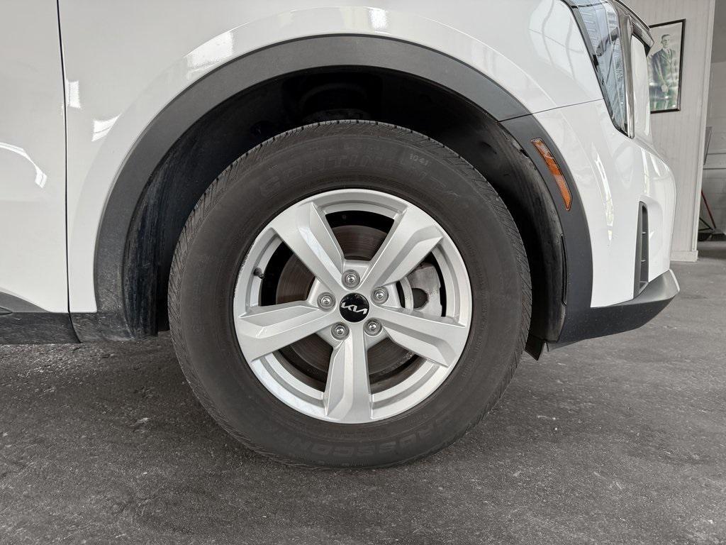 used 2025 Kia Sorento car, priced at $26,500