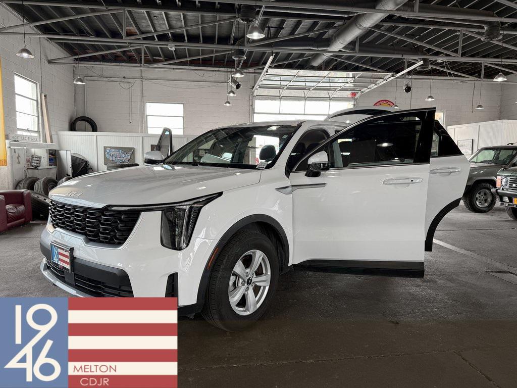 used 2025 Kia Sorento car, priced at $25,946