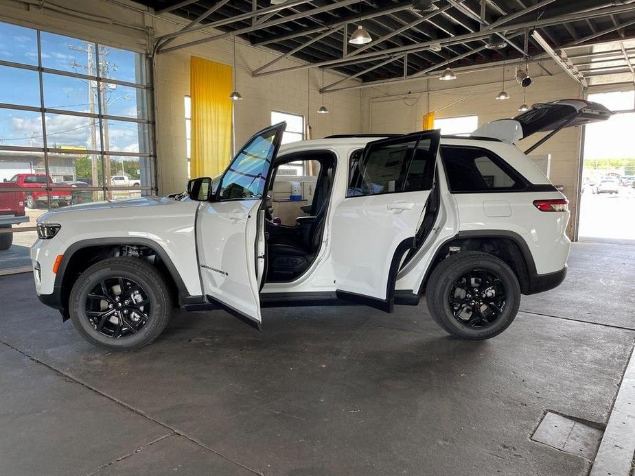 new 2024 Jeep Grand Cherokee car, priced at $42,847