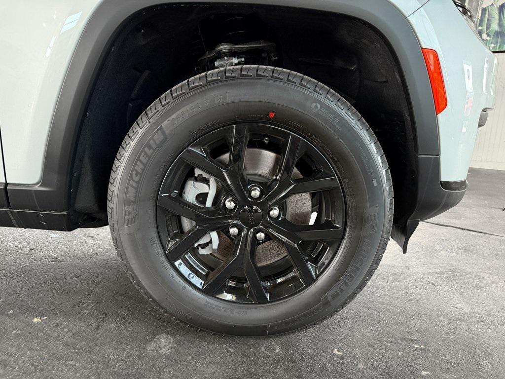 new 2025 Jeep Grand Cherokee L car, priced at $41,887