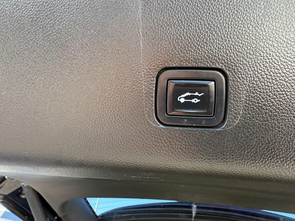 used 2022 Chevrolet Traverse car, priced at $26,846