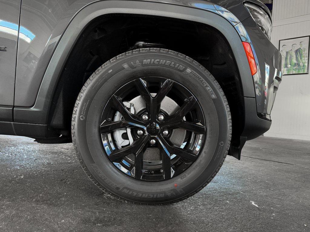 new 2025 Jeep Grand Cherokee L car, priced at $40,998