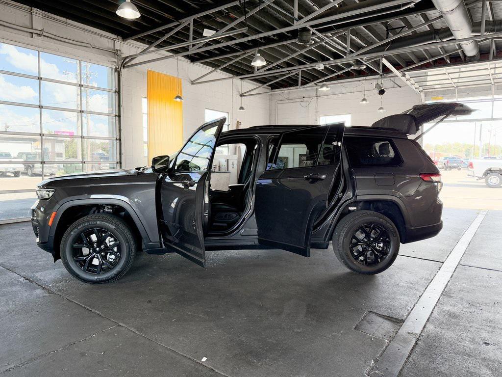 new 2025 Jeep Grand Cherokee L car, priced at $40,998