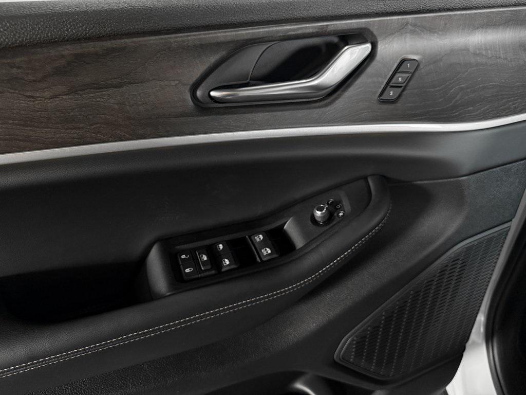 new 2025 Jeep Grand Cherokee L car, priced at $49,887