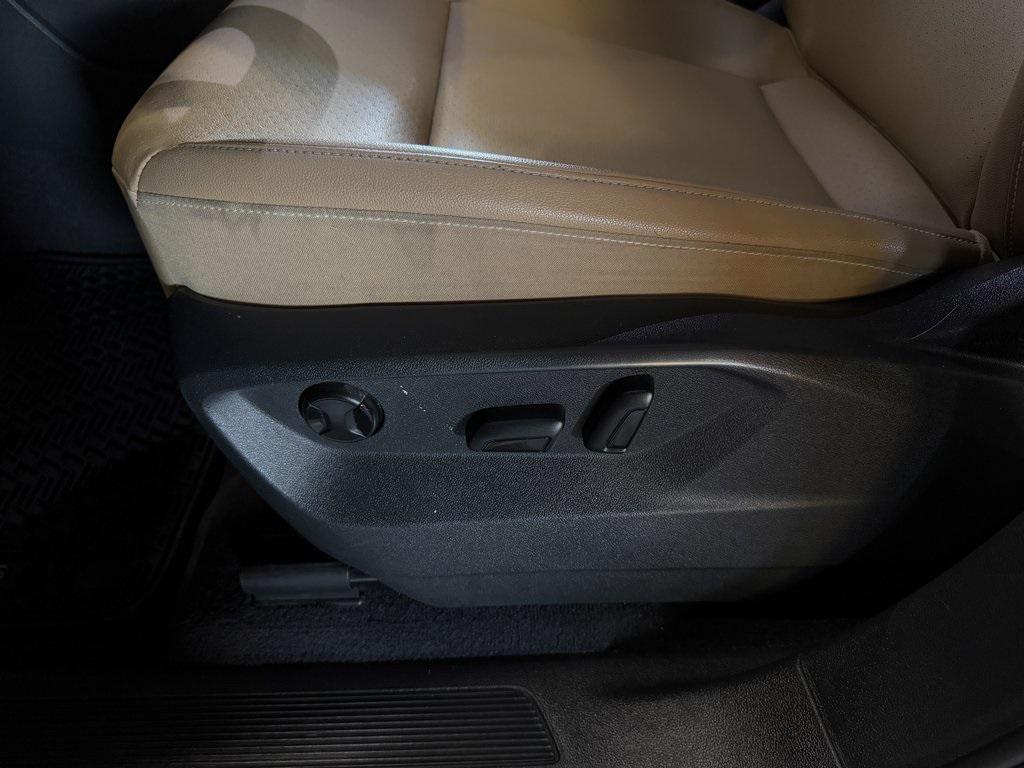 used 2020 Volkswagen Atlas Cross Sport car, priced at $18,500