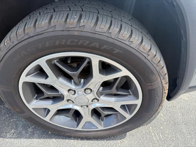 used 2019 Jeep Grand Cherokee car, priced at $16,700