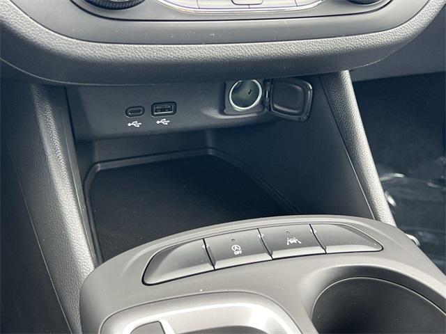 new 2025 Buick Envista car, priced at $25,452
