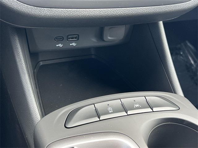 new 2025 Buick Envista car, priced at $22,201