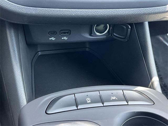 new 2025 Buick Envista car, priced at $22,975